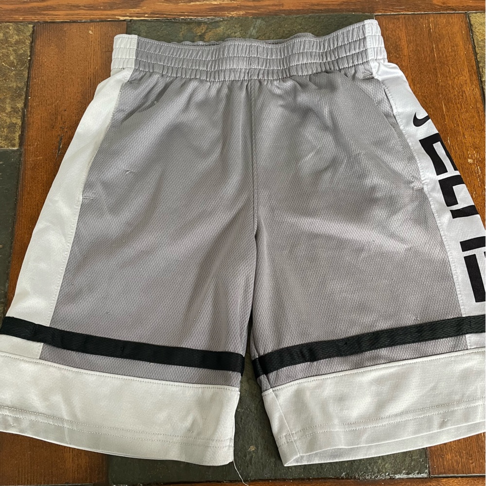 SOLD 🏀 NIKE | Youth Athletic Shorts - GUC
